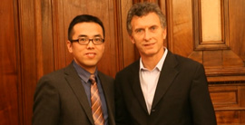 信達董事長與阿根廷馬克里總統(tǒng)合影