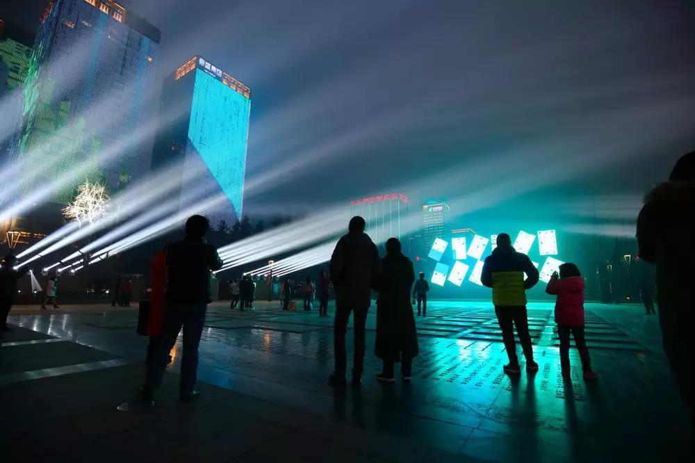 信達電通&mdash;西安高新區(qū)延平門北廣場燈光秀
